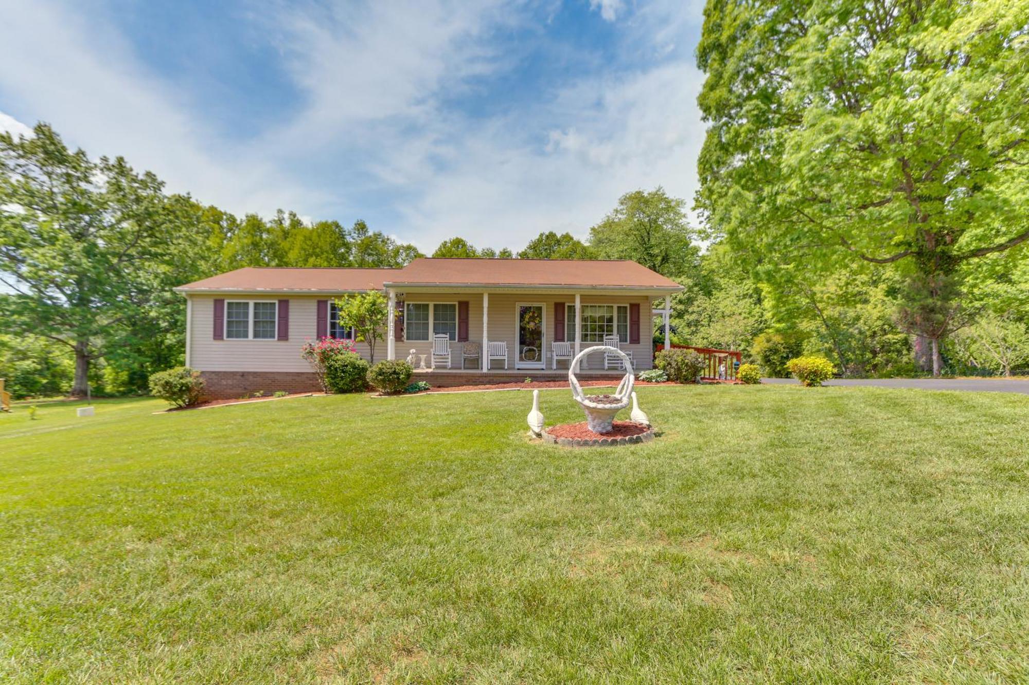 Chatham Getaway With Fireplace, Deck And Gas Grill! Exterior foto